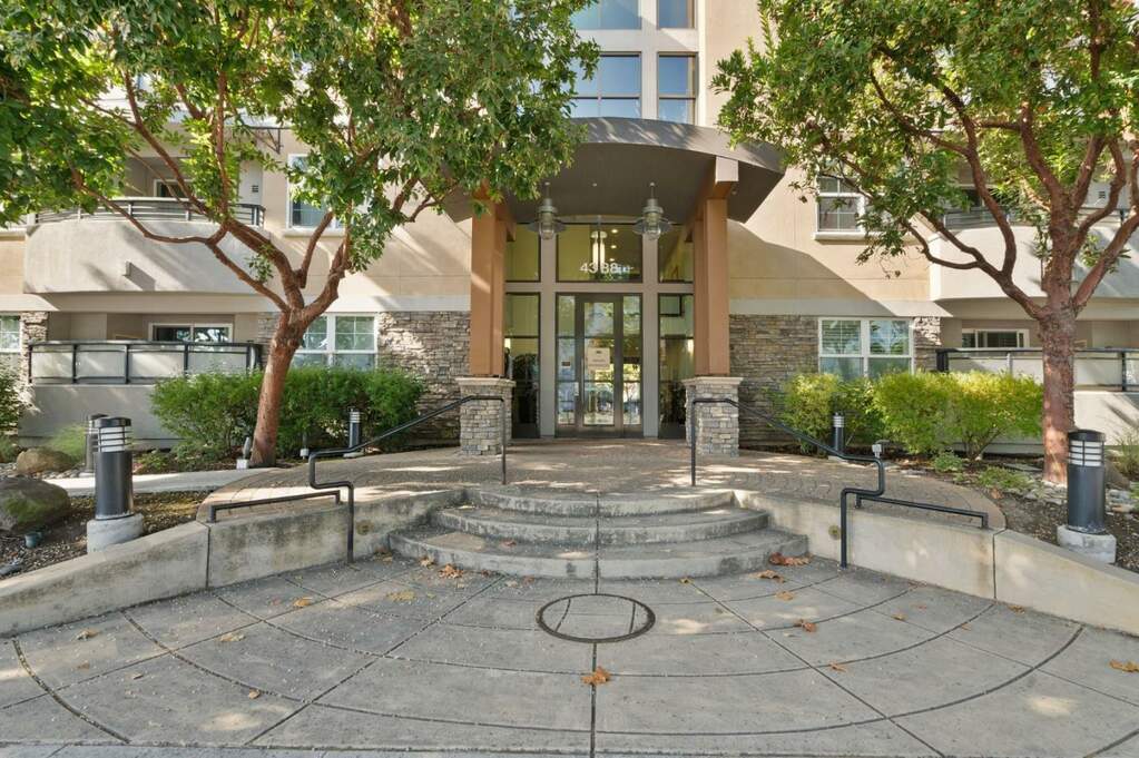 4388 El Camino Real #148