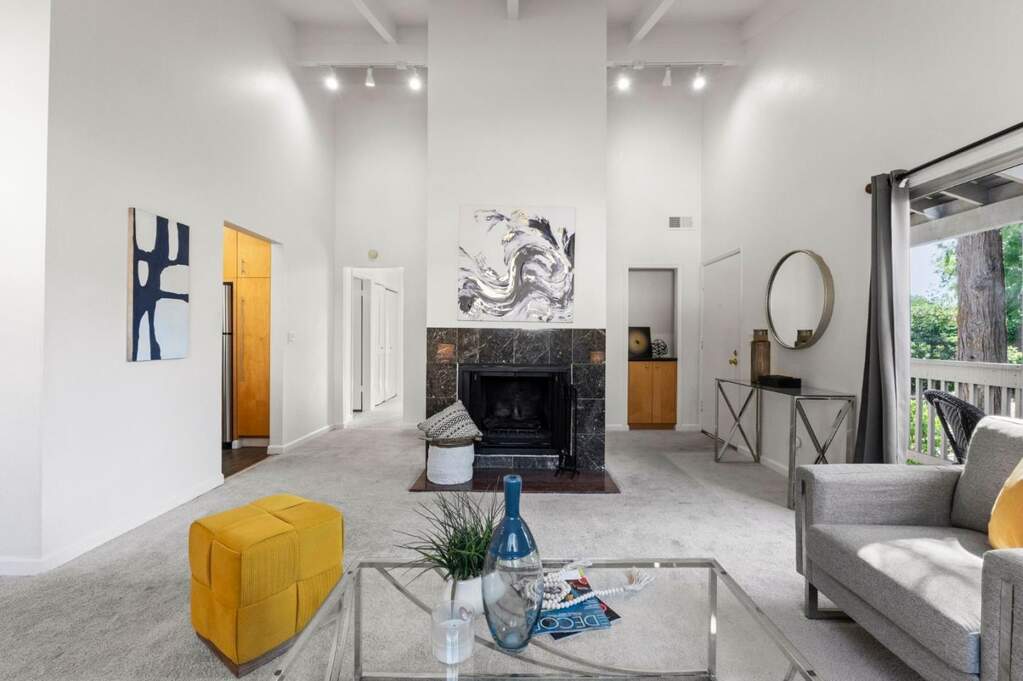 19305 Vineyard Lane, Saratoga, CA 95070