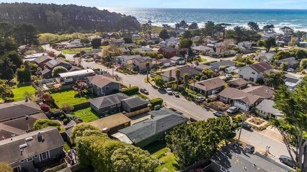 414 Vermont Avenue, Moss Beach, CA 94038