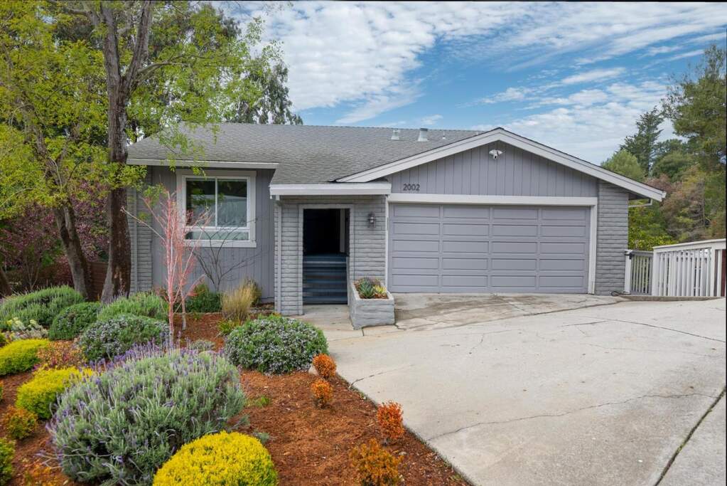 2002 De Anza Boulevard, San Mateo, CA 94402