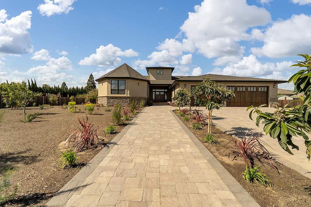 475 E Middle Avenue, San Martin, CA 95046