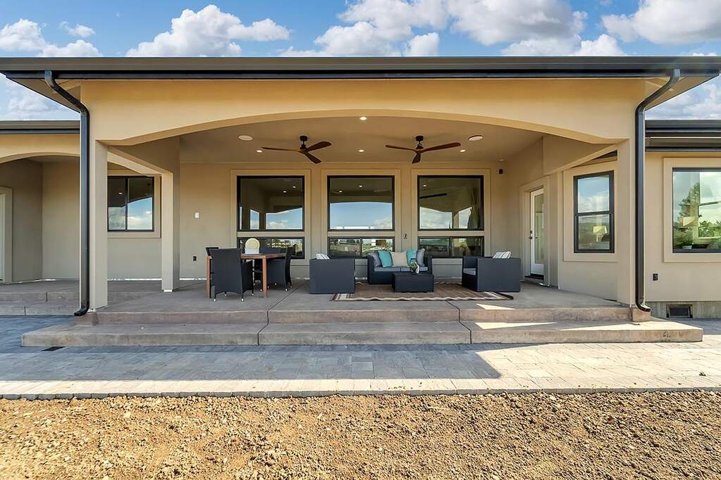 475 E Middle Avenue, San Martin, CA 95046
