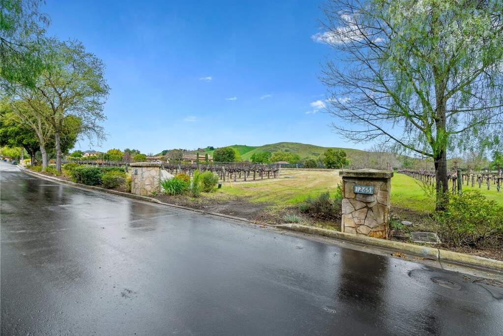 1265 Lions Peak Lane, San Martin, CA 95046