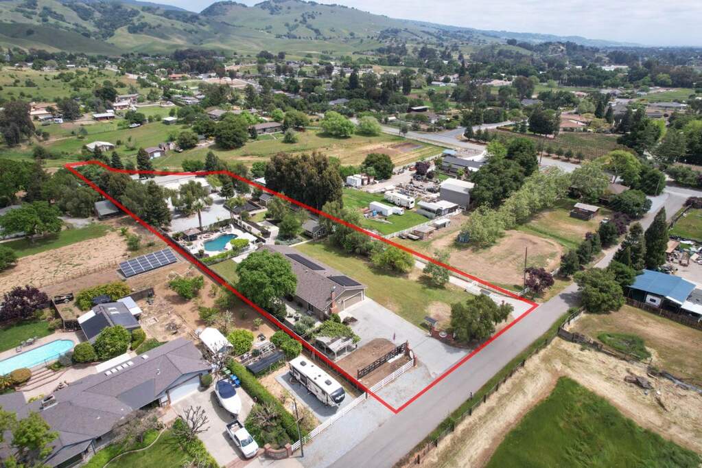 2017 Gypsy Avenue, San Martin, CA 95046