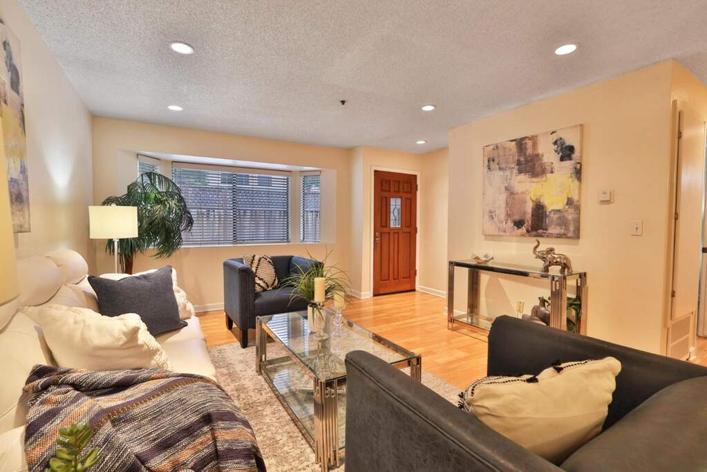 695 S Knickerbocker Drive #4, Sunnyvale, CA 94087