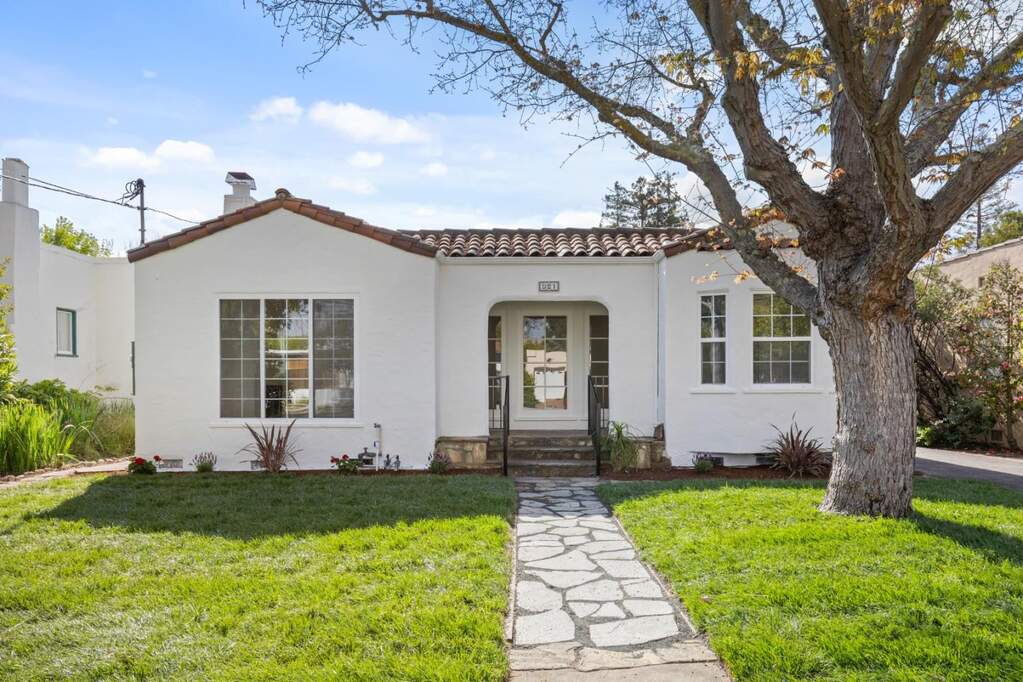 921 College Avenue, Palo Alto, CA 94306