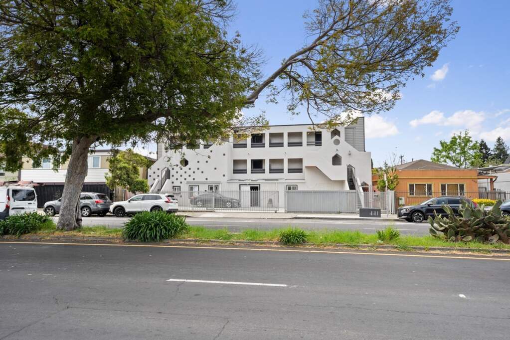  W Macarthur, Oakland, CA 94609