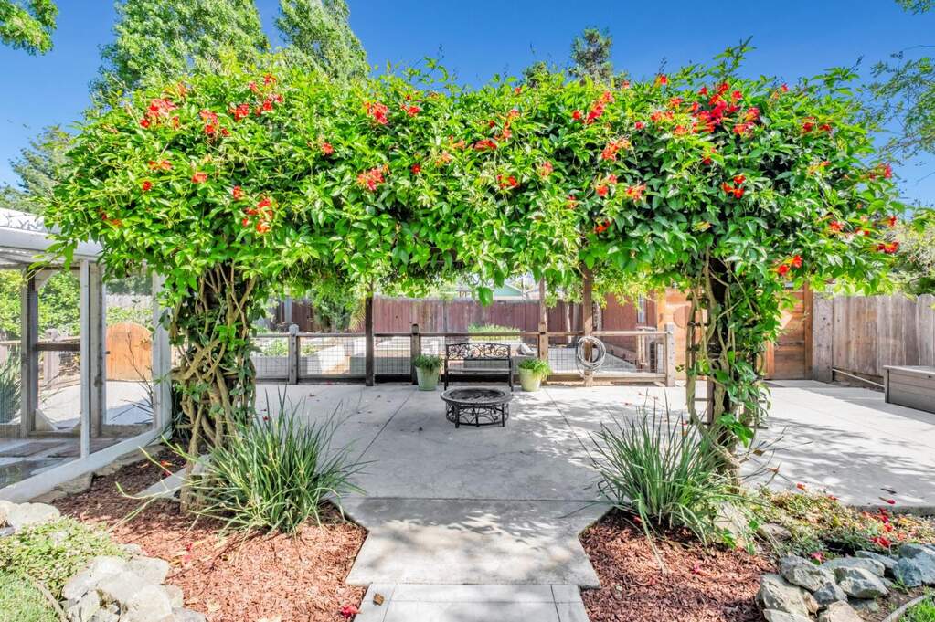 18 Linden Road, Watsonville, CA 95076