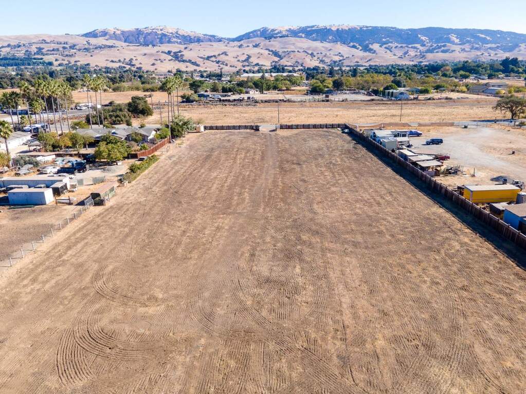13705 Sycamore Avenue, San Martin, CA 95046