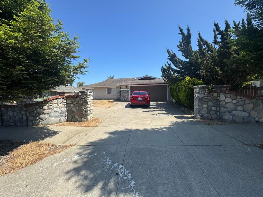23 Jeanette Way