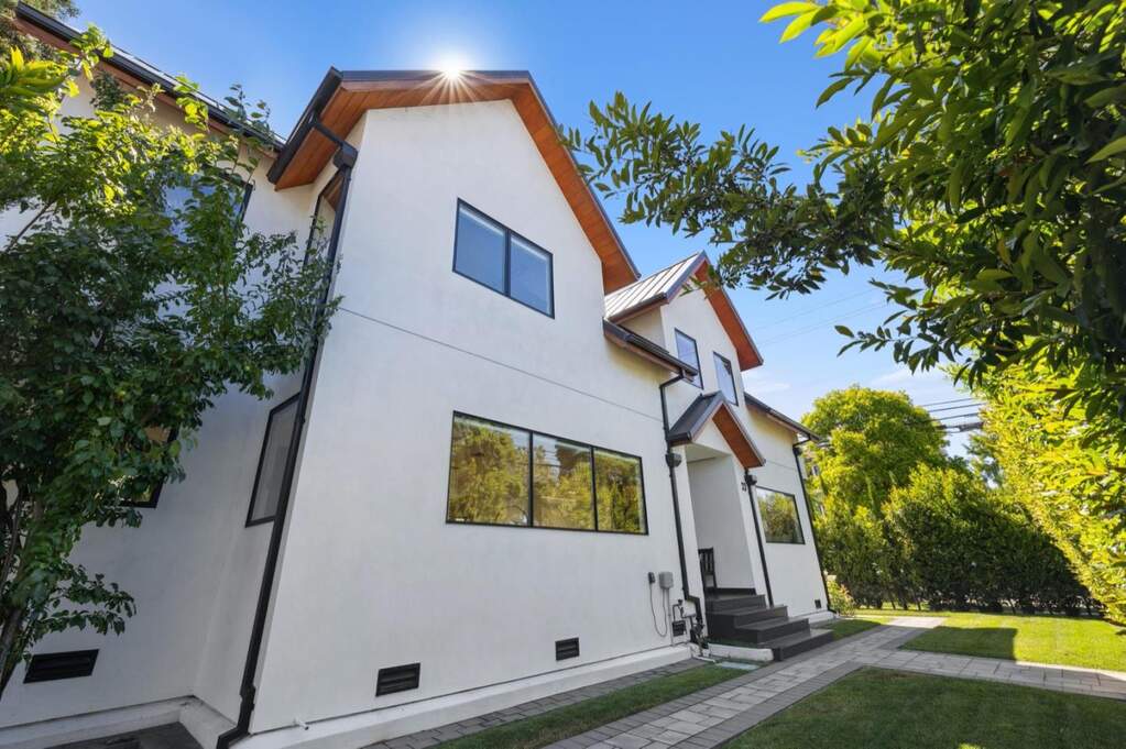 33 Highland Avenue, Burlingame, CA 94010