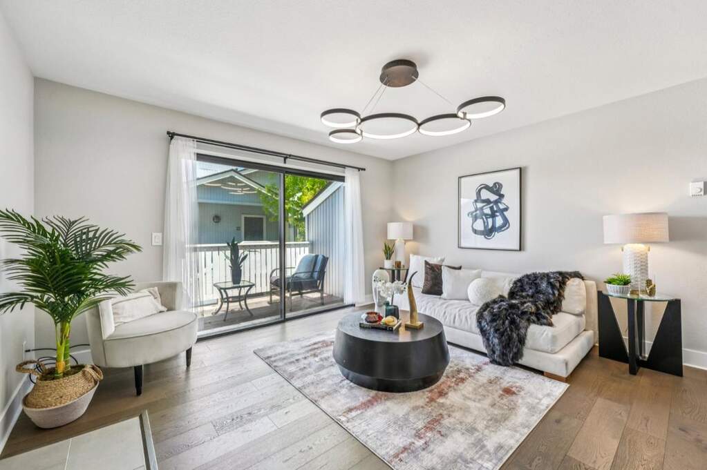 100 Schooner Court