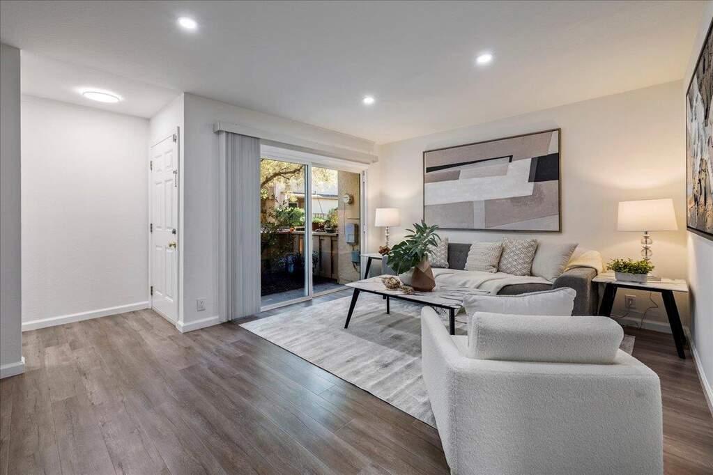 125 Connemara Way #16, Sunnyvale, CA 94087