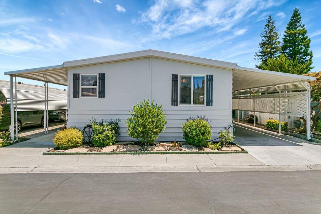 142 Nut Tree Lane #142