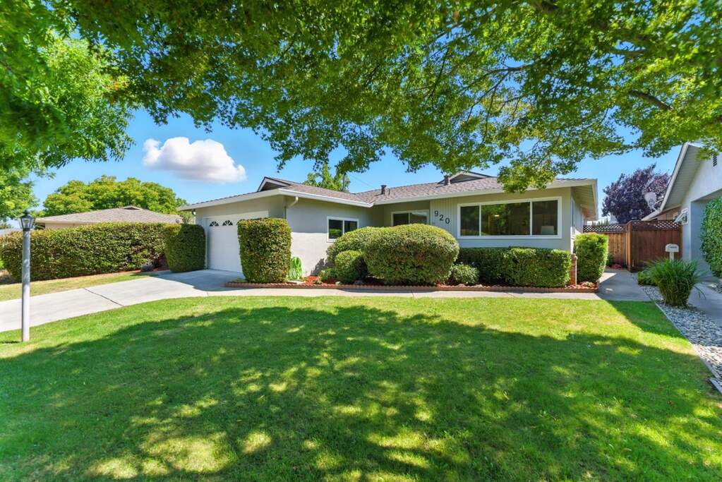 920 Longwood Lane