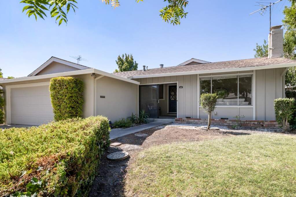 662 Cayuga Drive