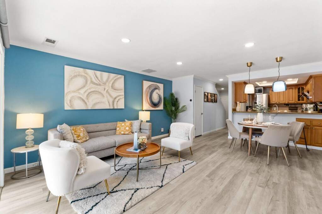 668 W Sunnyoaks Avenue