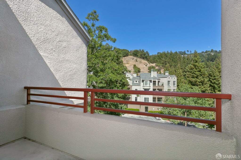 320 Caldecott Lane #331, Oakland, CA 94618