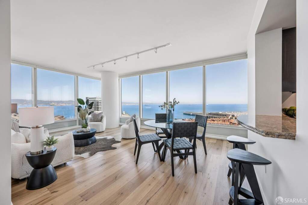 425 1st Street #1402, San Francisco, CA 94105