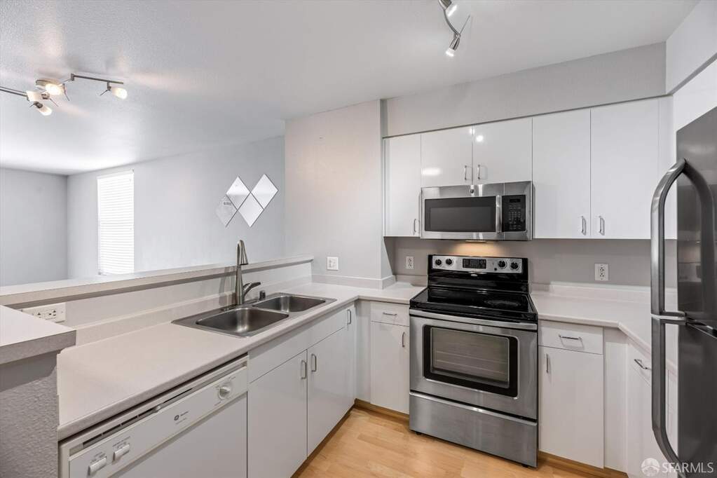 8100 Oceanview Terrace #117, San Francisco, CA 94132