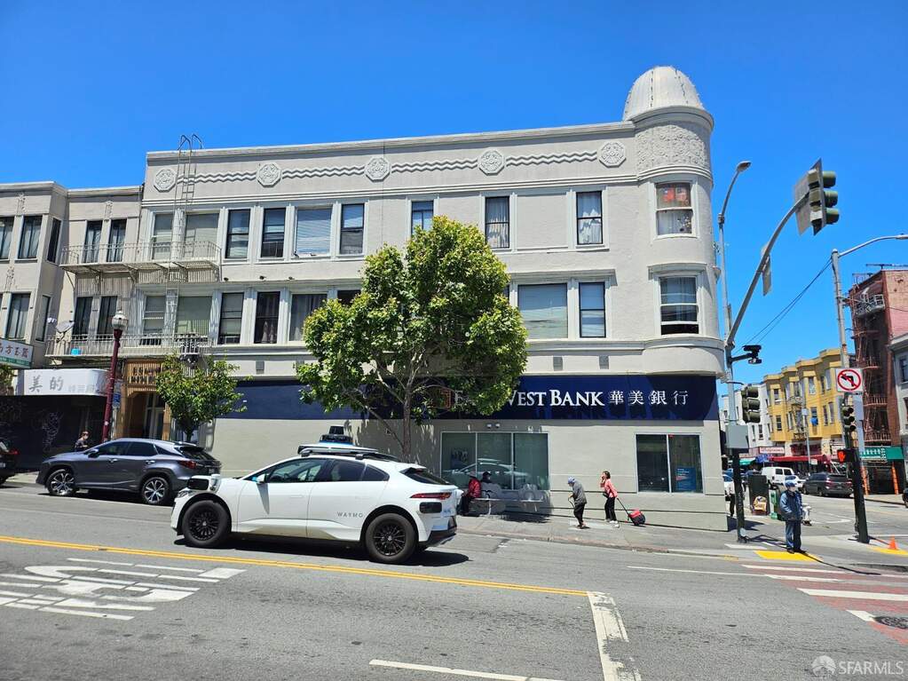 700 Broadway, San Francisco, CA 94133