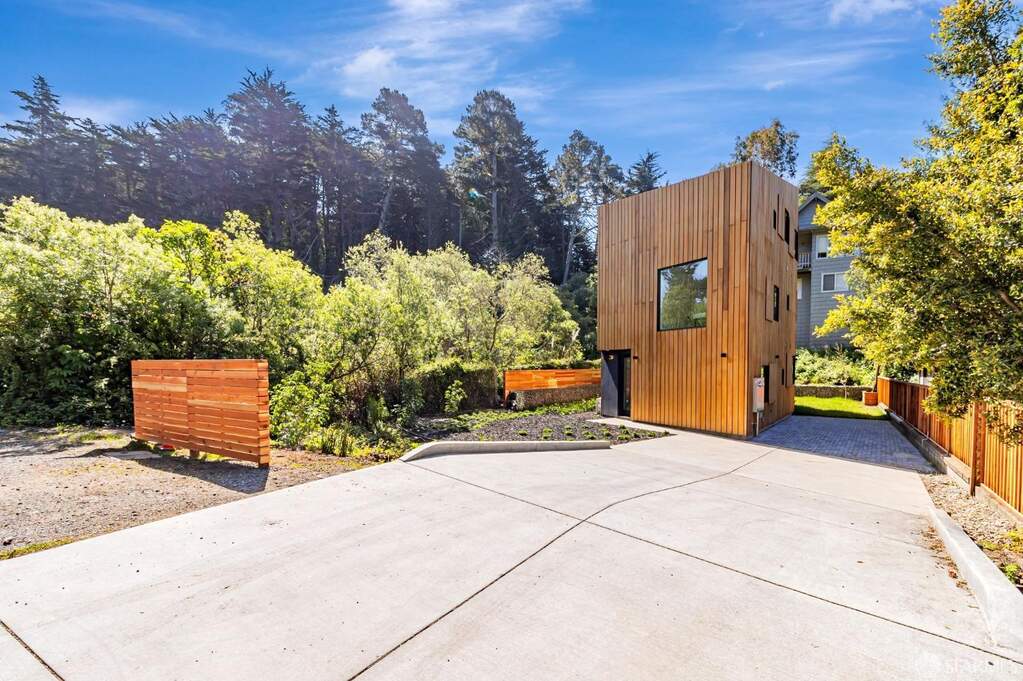 1841 Sunshine Valley Road, Moss Beach, CA 94038