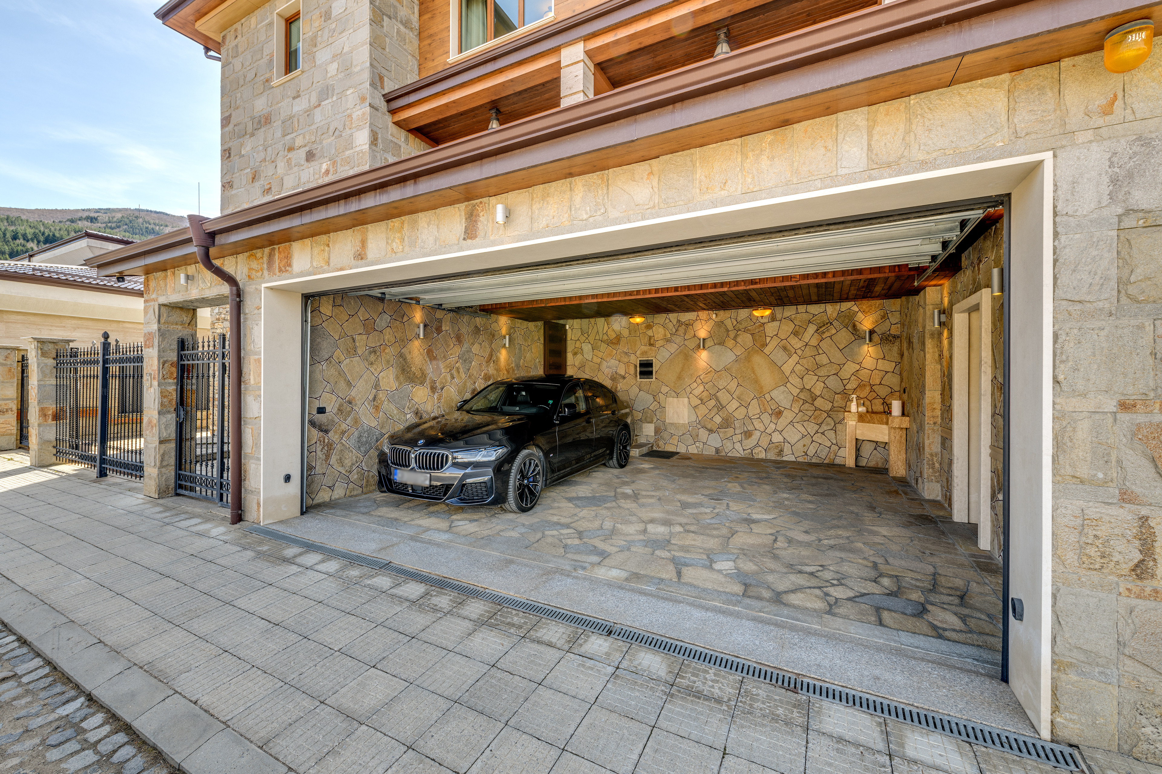 5 Bedroom Single Family Home/House's Image 18