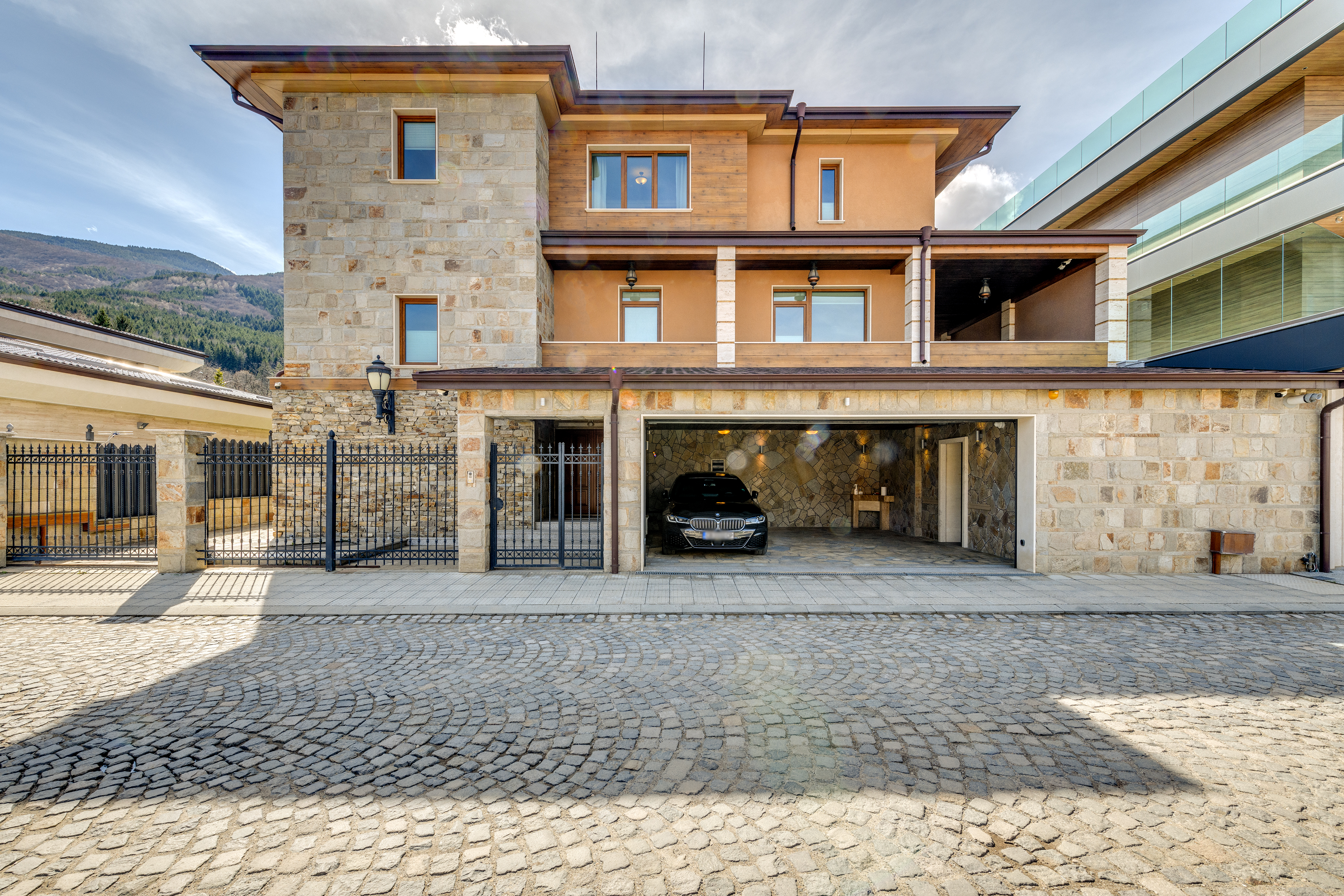 5 Bedroom Single Family Home/House's Image 17