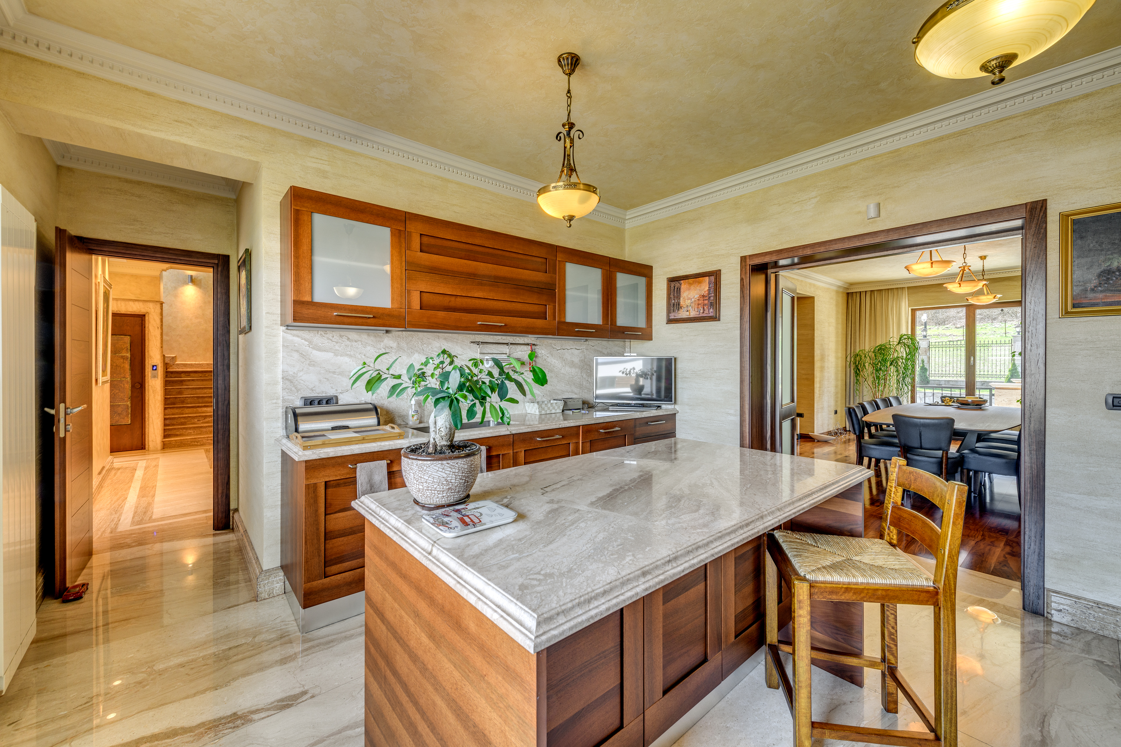 5 Bedroom Single Family Home/House's Image 4