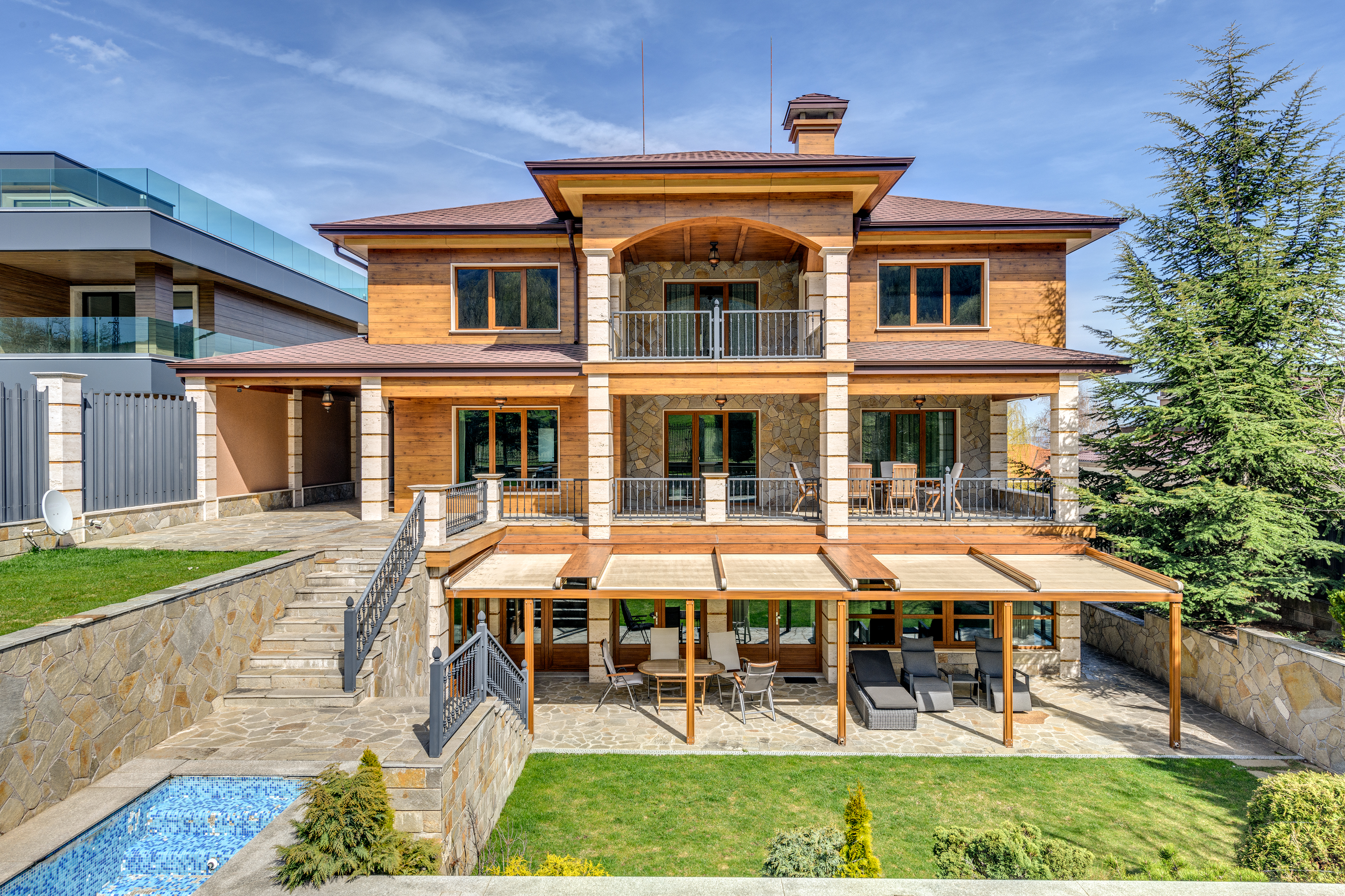 5 Bedroom Single Family Home/House's Image 13