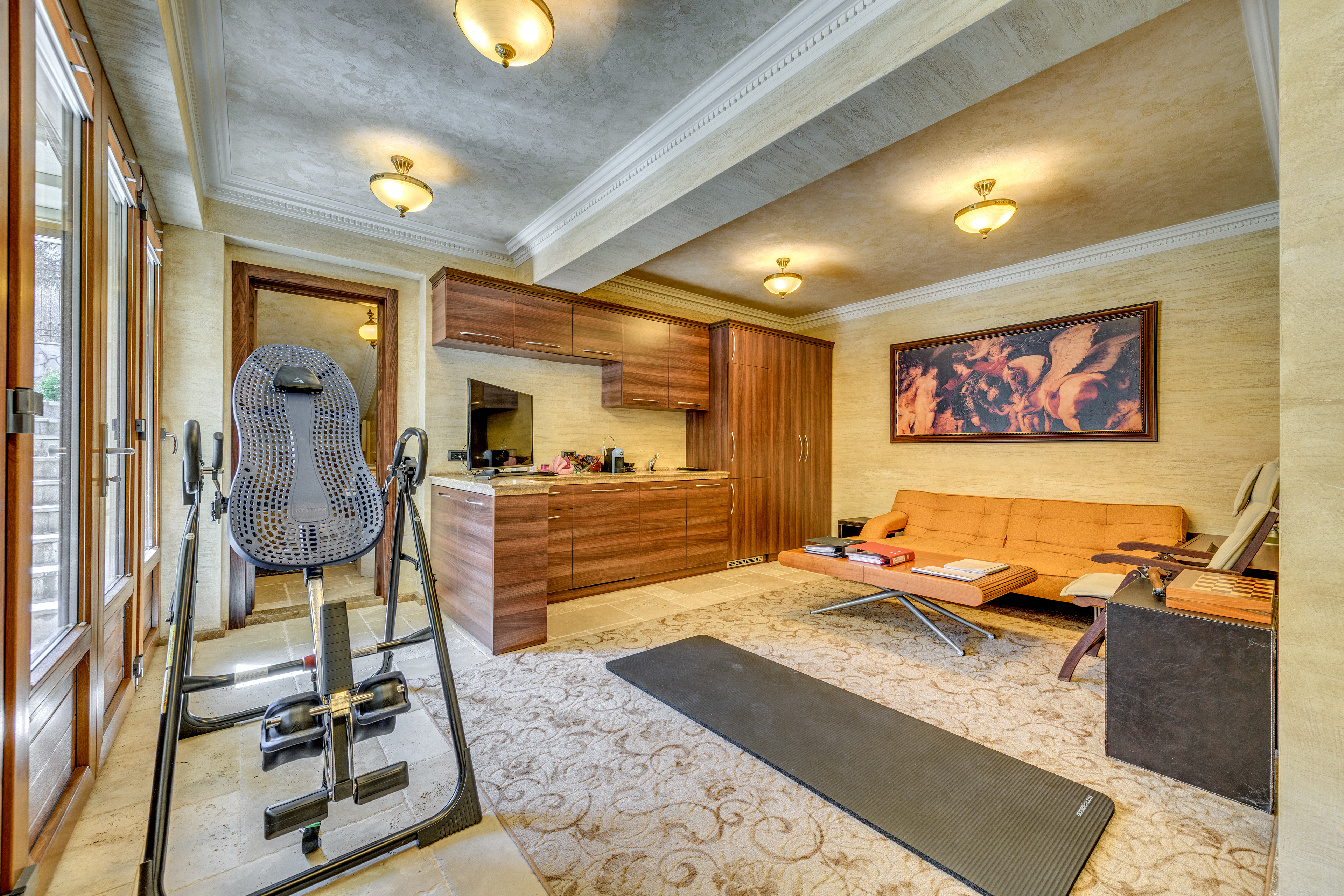 5 Bedroom Single Family Home/House's Image 7