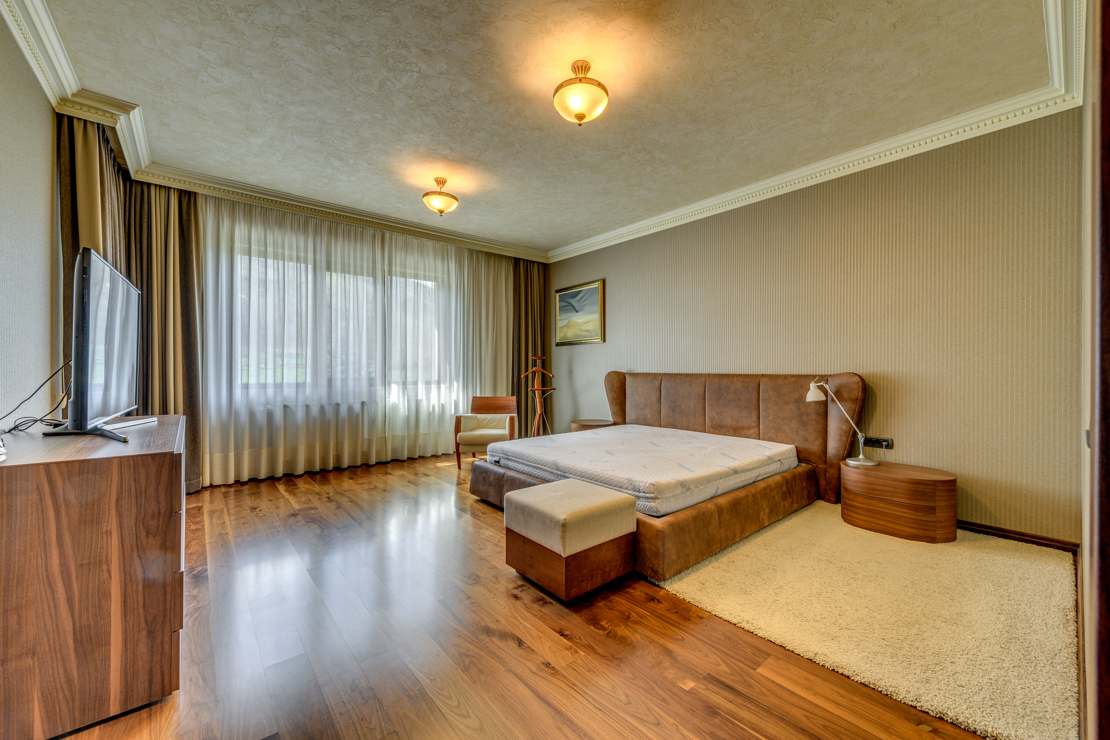 5 Bedroom Single Family Home/House's Image 11
