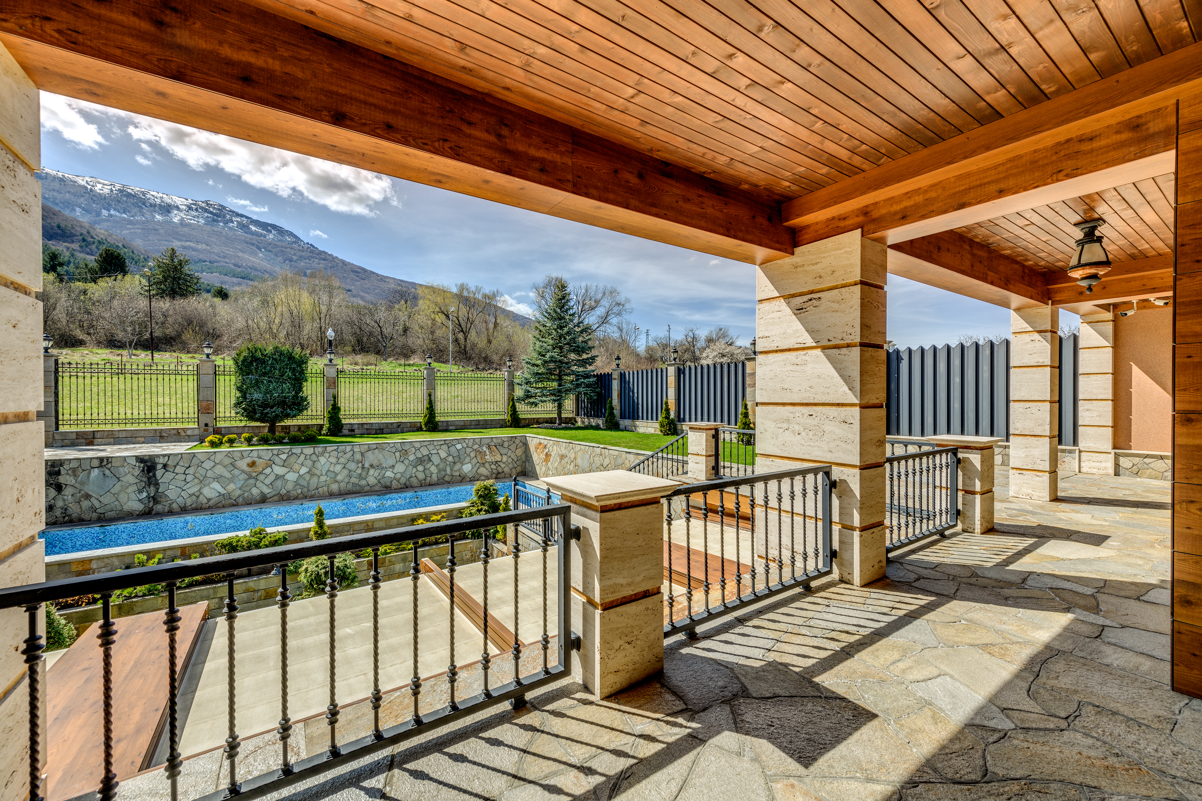 5 Bedroom Single Family Home/House's Image 15