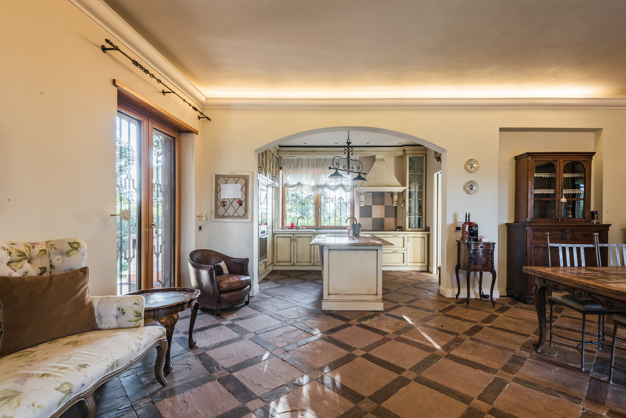 7 Bedroom Villa/Townhouse's Image 15
