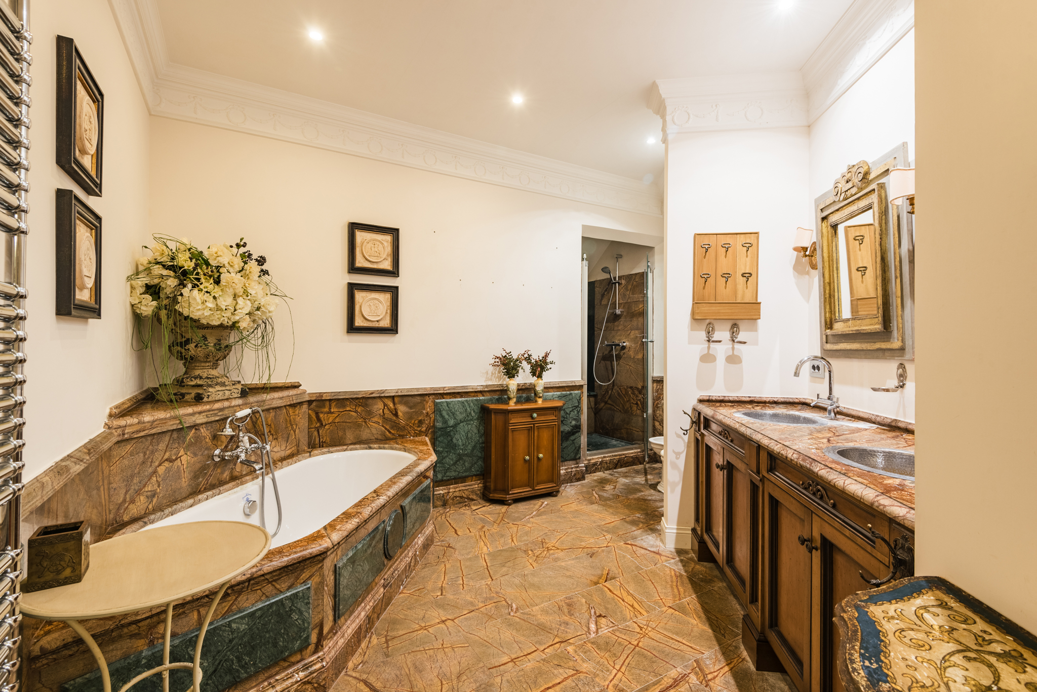 7 Bedroom Villa/Townhouse's Image 23
