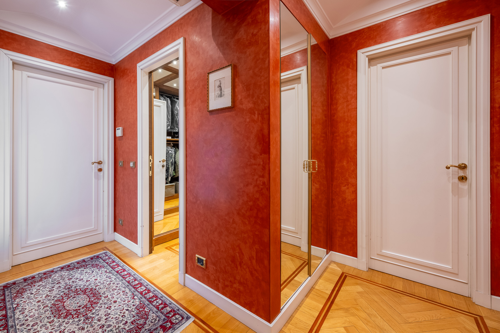 6 Bedroom Villa/Townhouse's Image 23