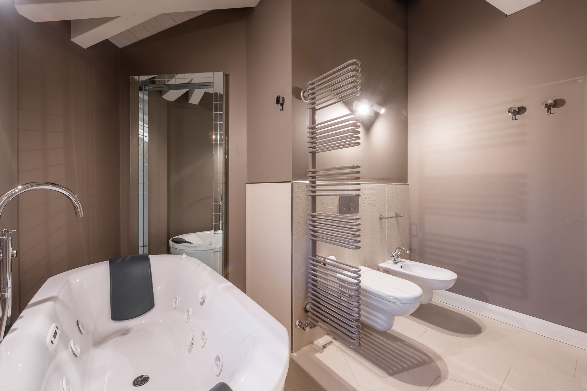 6 Bedroom Villa/Townhouse's Image 47