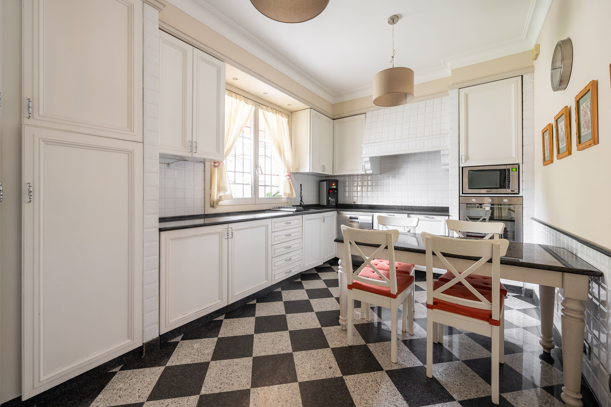 6 Bedroom Villa/Townhouse's Image 42