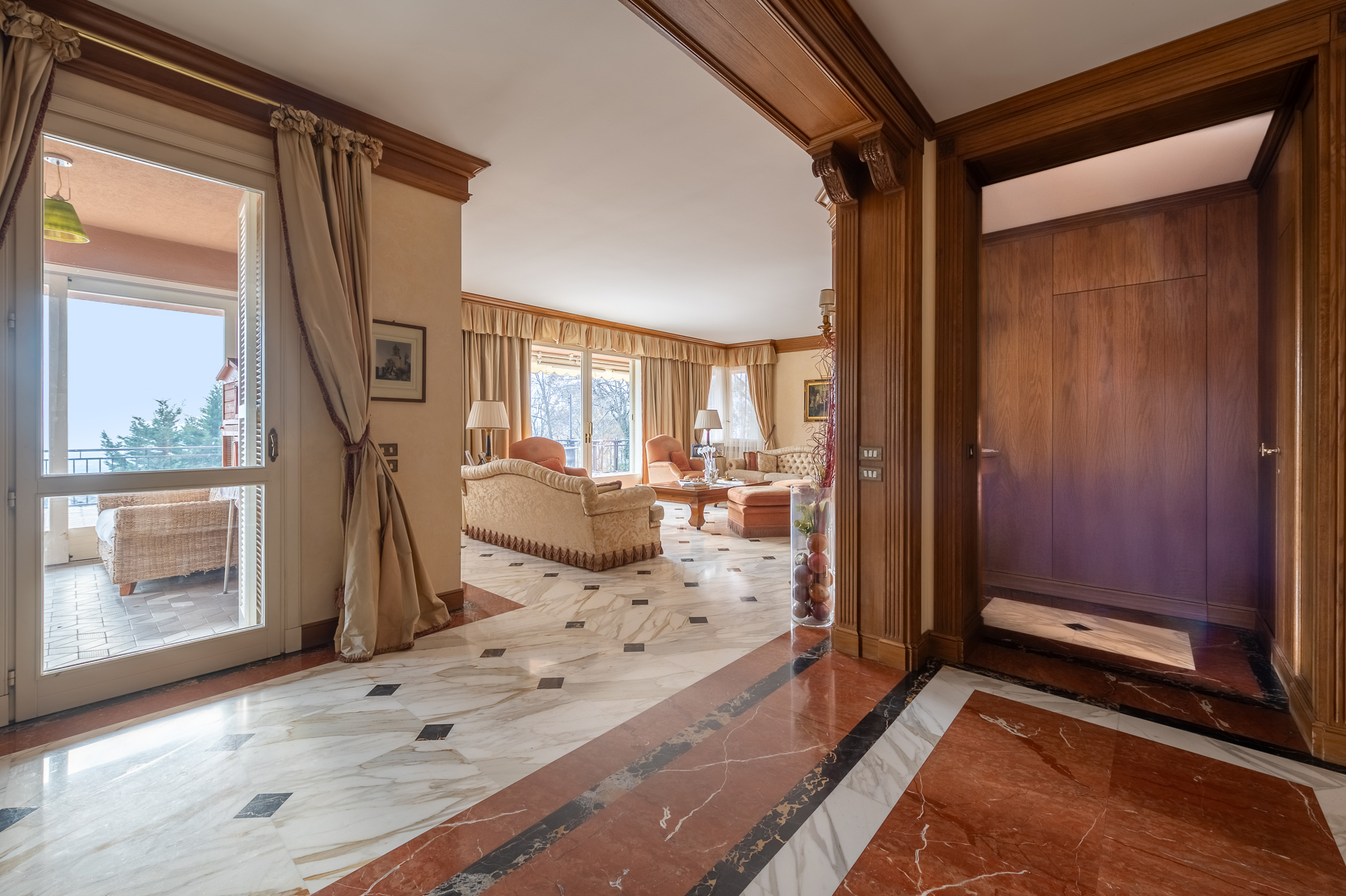 6 Bedroom Villa/Townhouse's Image 7