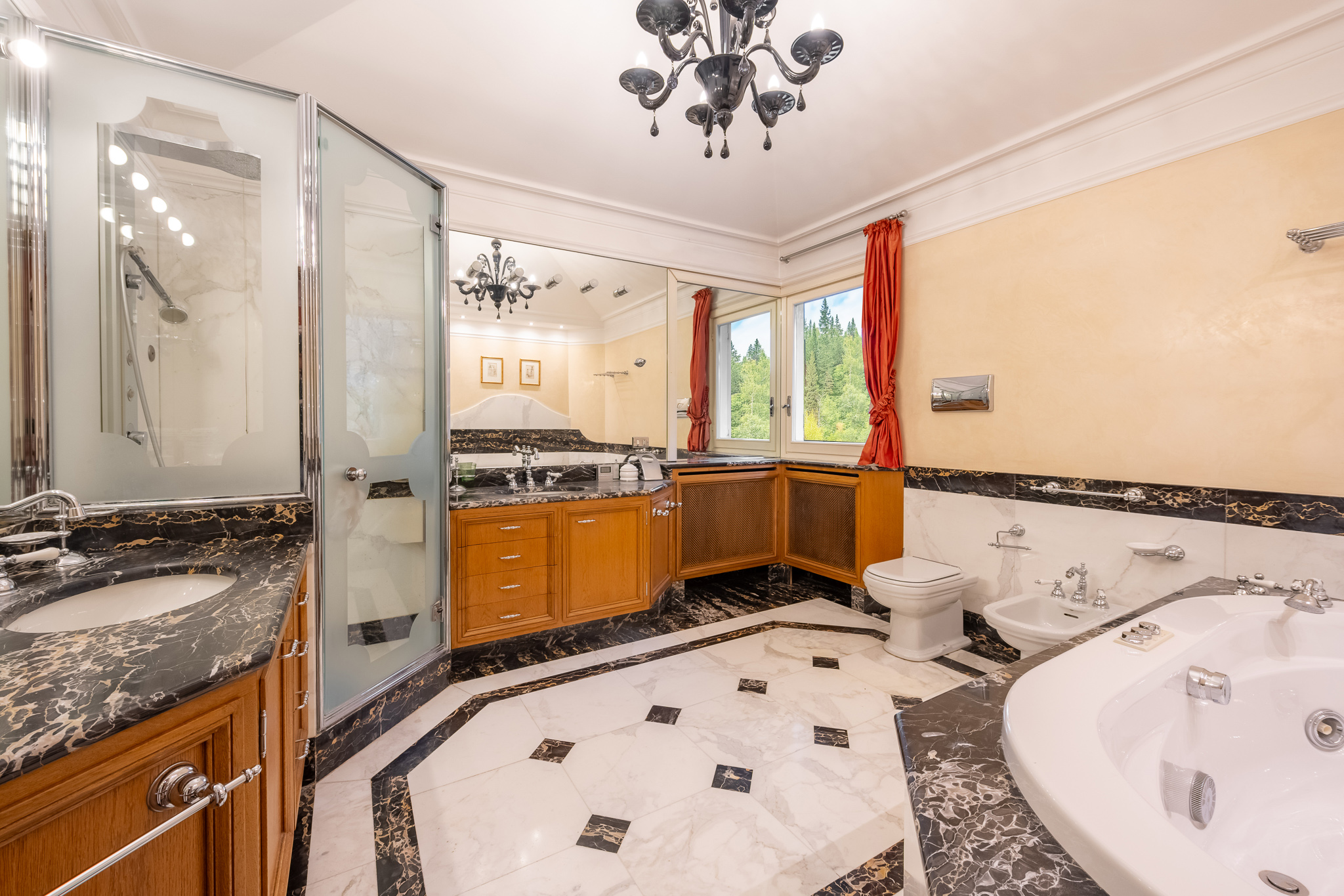 6 Bedroom Villa/Townhouse's Image 24