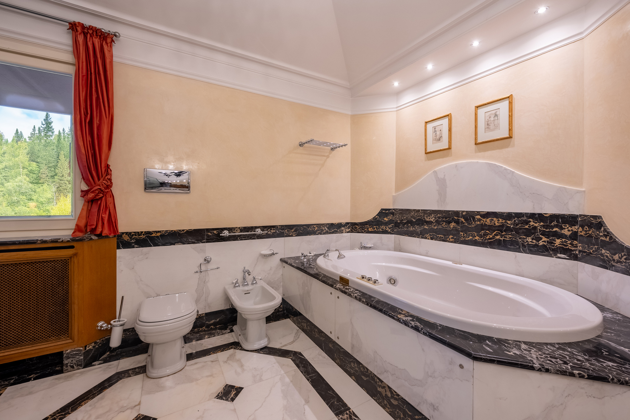 6 Bedroom Villa/Townhouse's Image 25