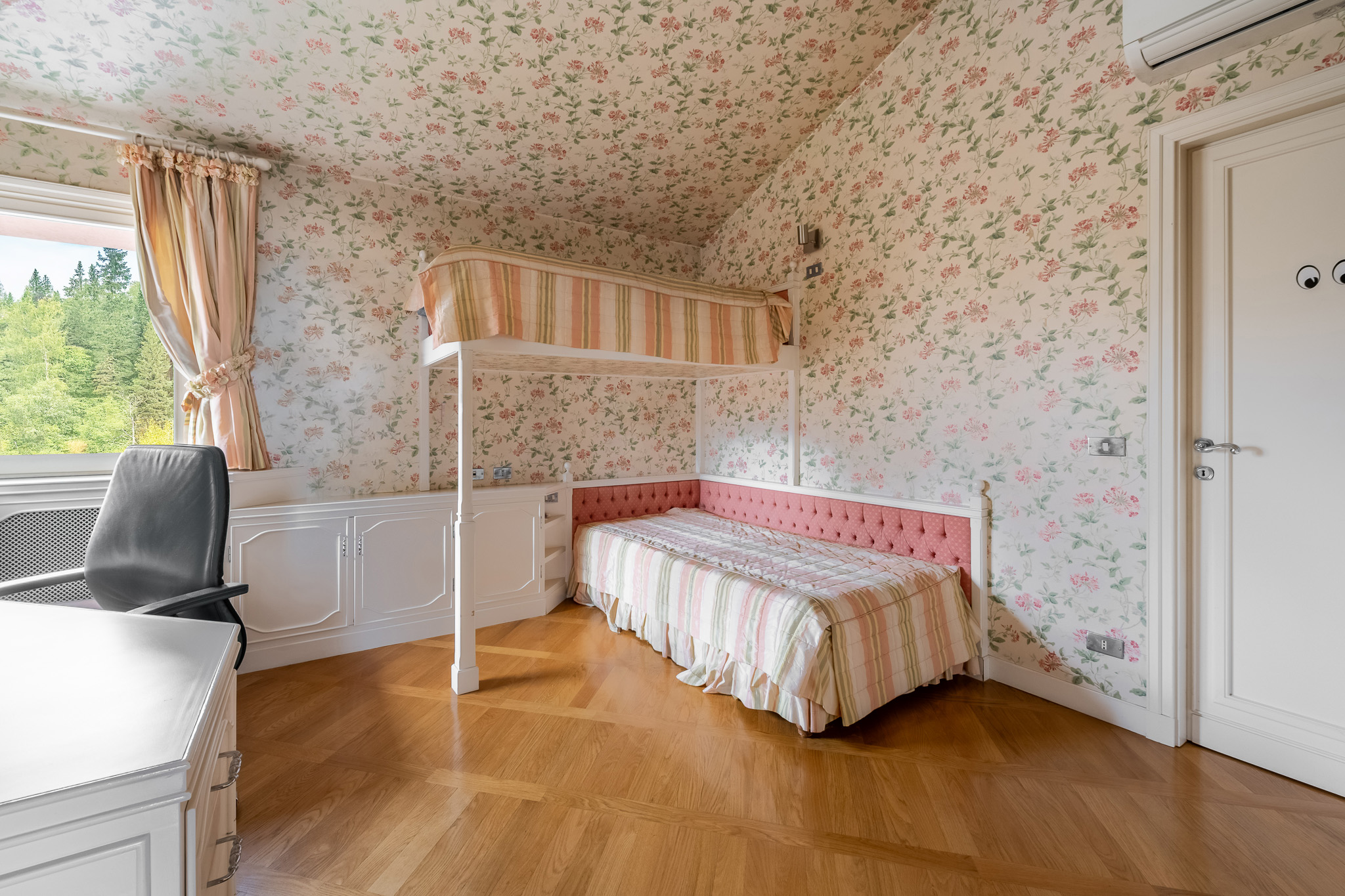 6 Bedroom Villa/Townhouse's Image 29