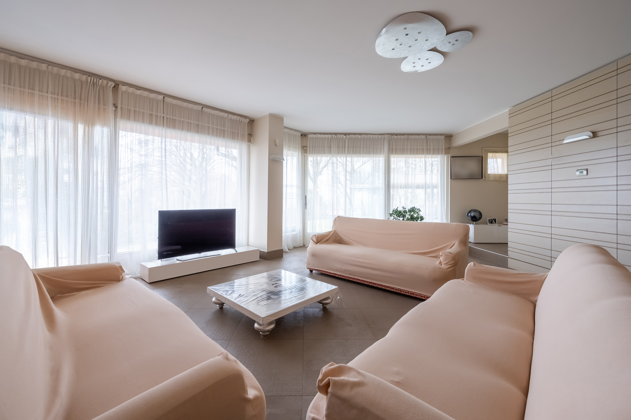 6 Bedroom Villa/Townhouse's Image 38