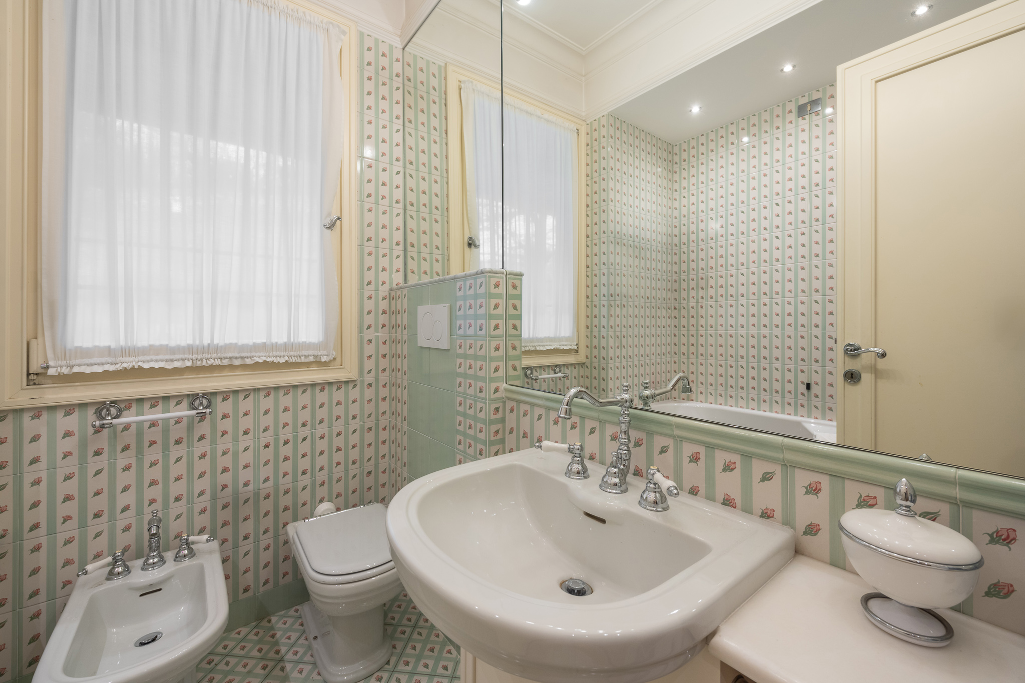 6 Bedroom Villa/Townhouse's Image 18