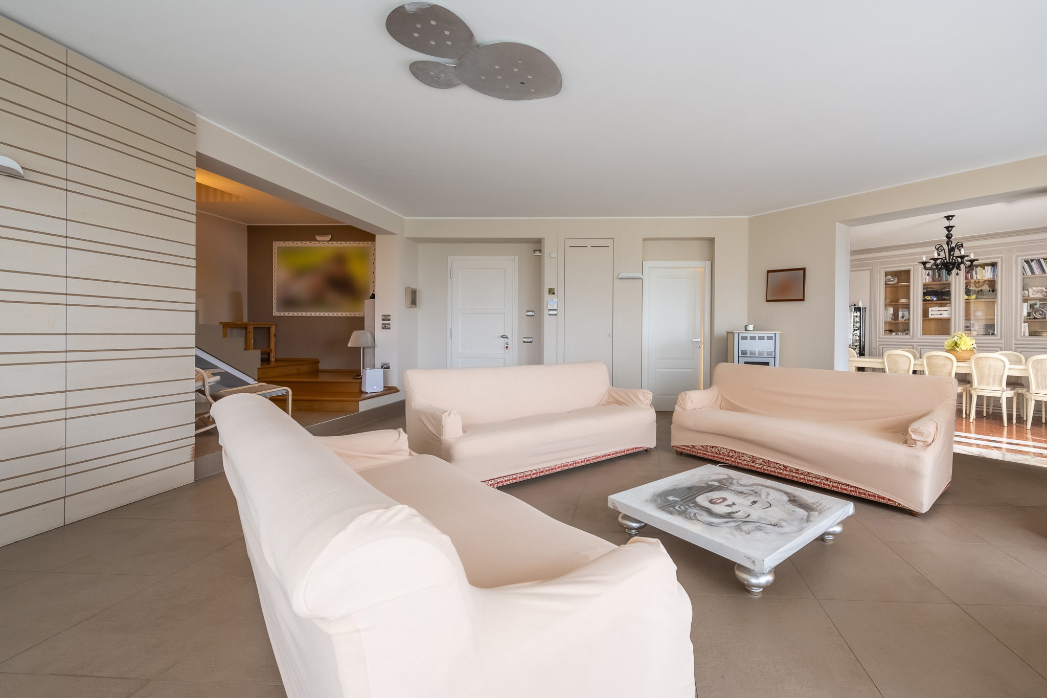 6 Bedroom Villa/Townhouse's Image 37