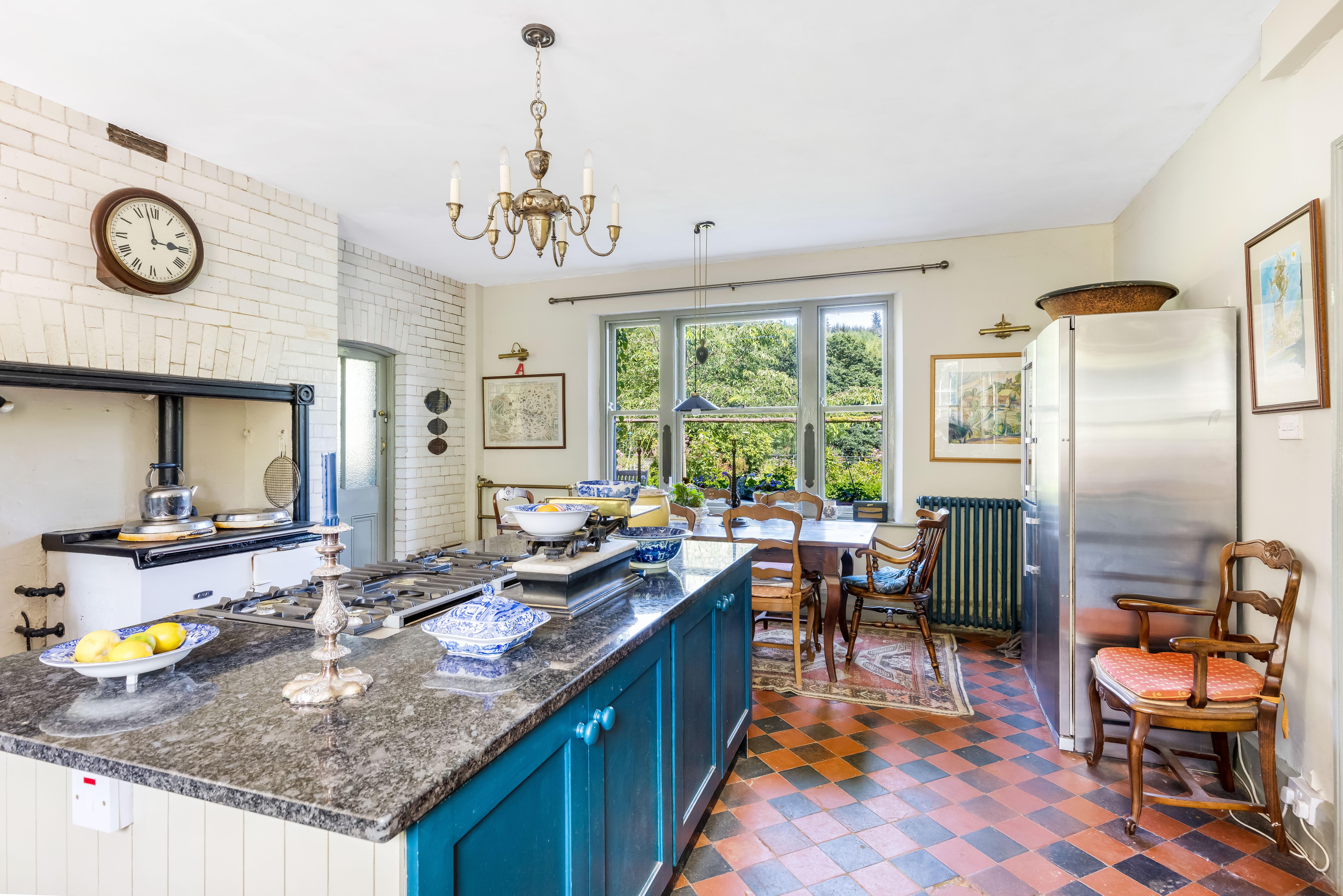 6 Bedroom Estate's Image 18