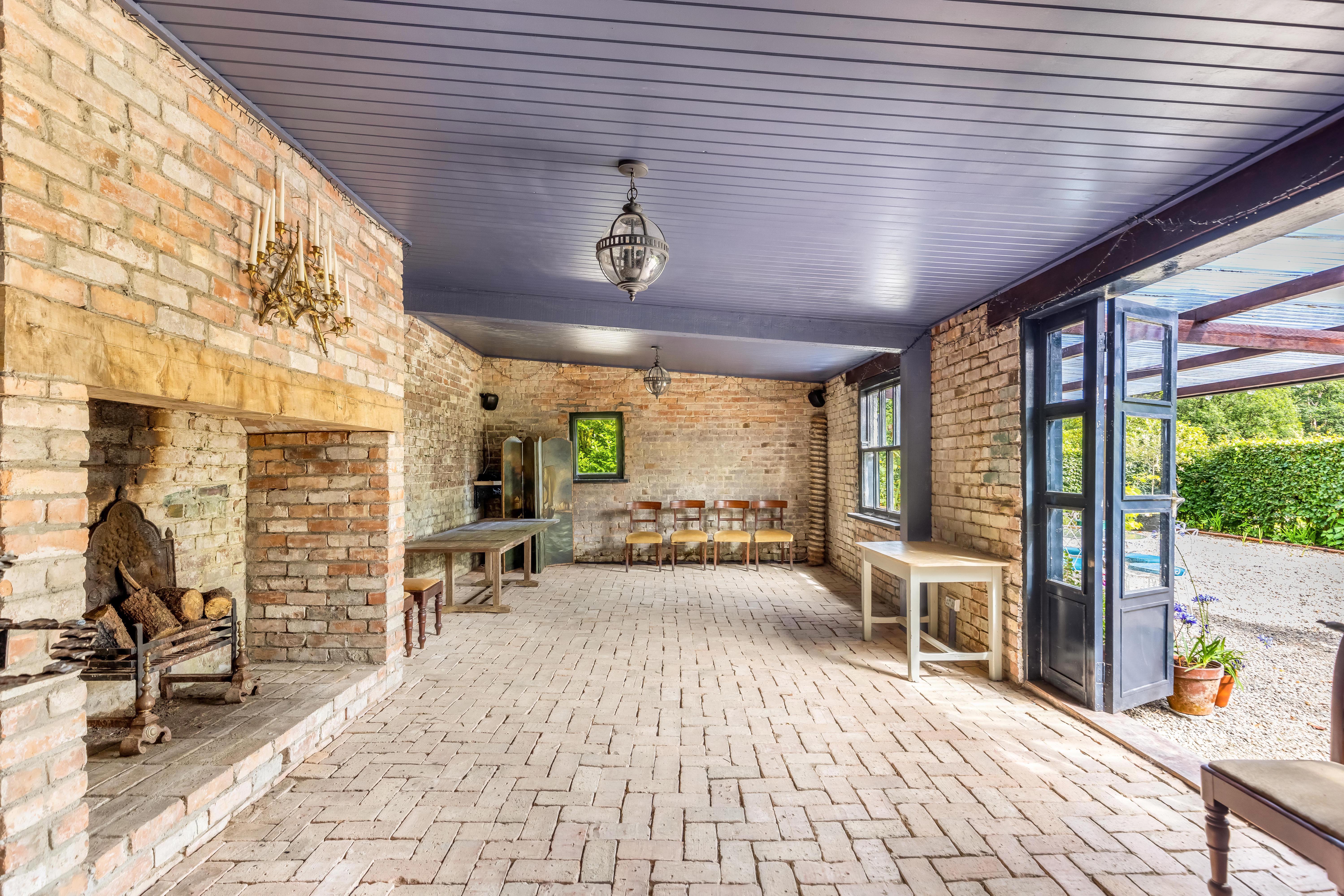6 Bedroom Estate's Image 38