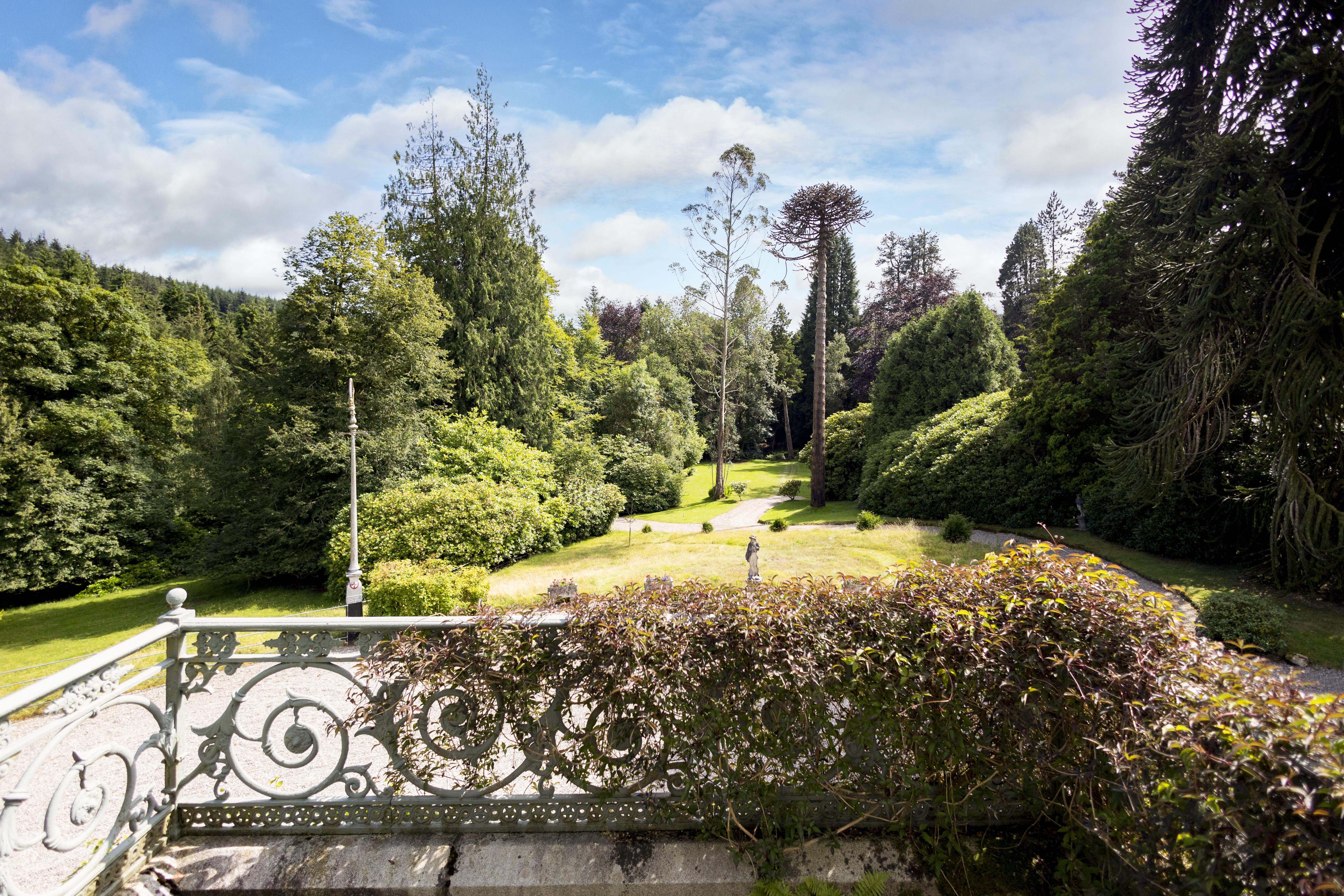 6 Bedroom Estate's Image 25