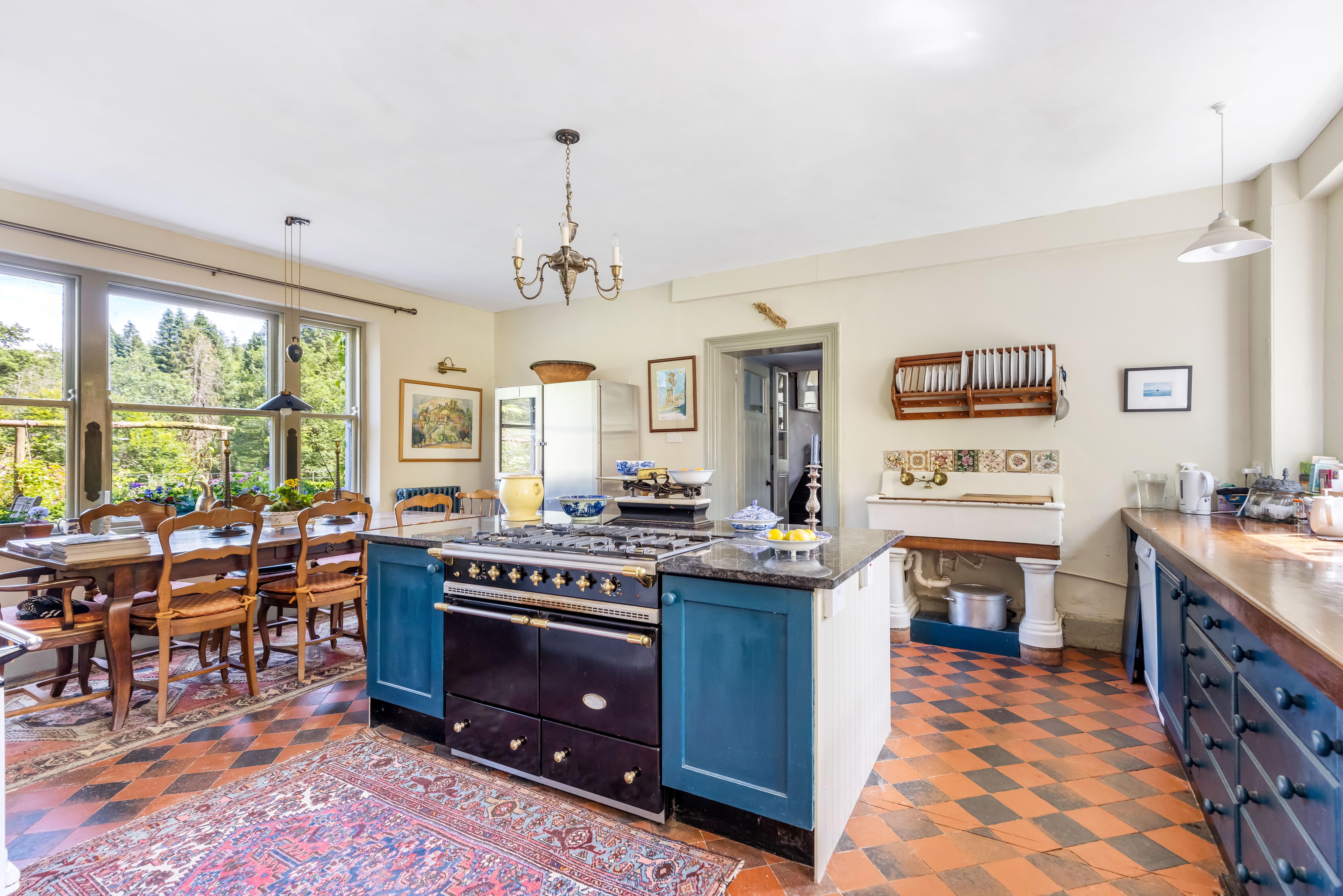 6 Bedroom Estate's Image 16