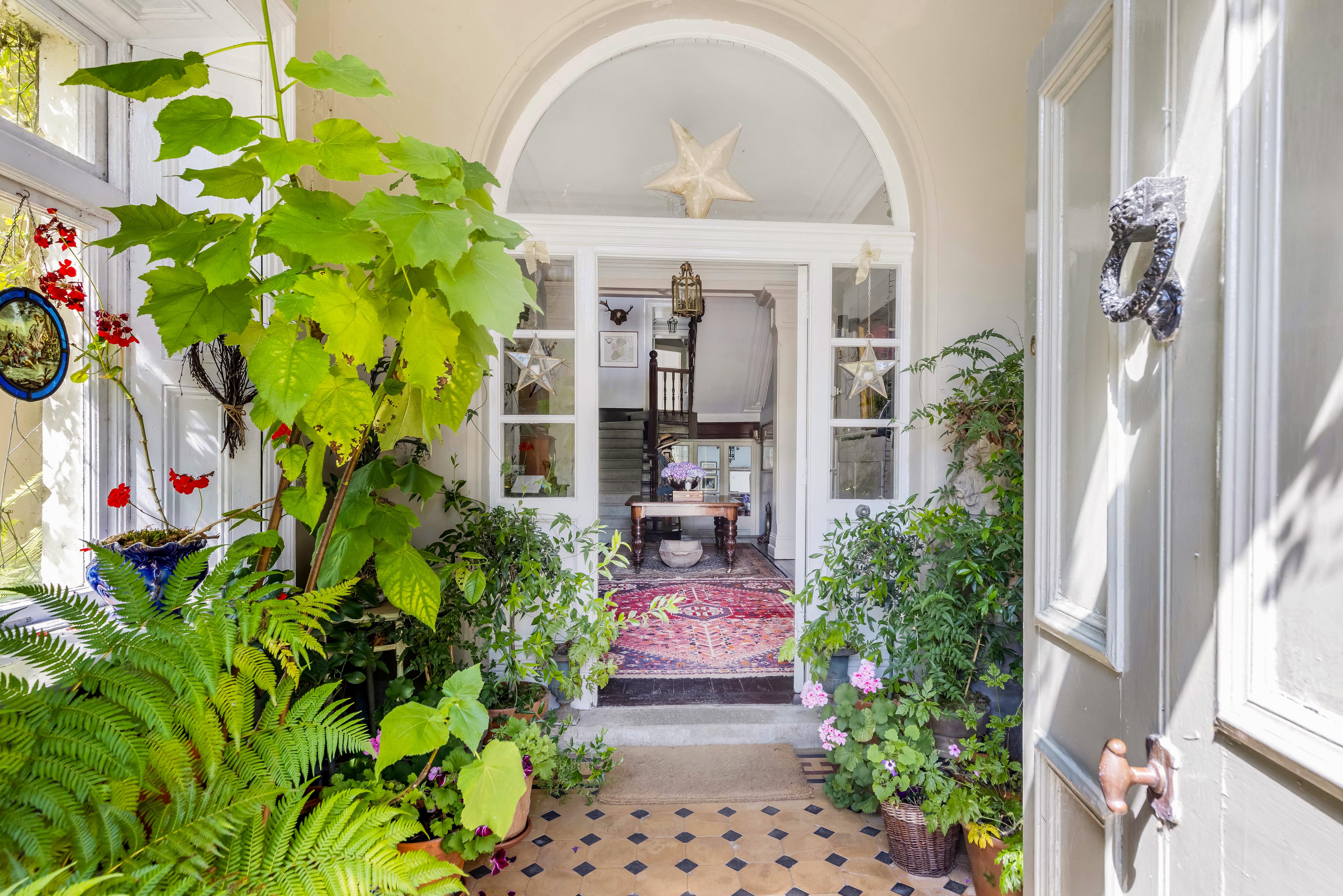 6 Bedroom Estate's Image 8